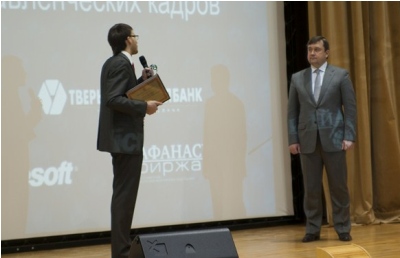 Лев Юрьевич Лихтарев, директор компании «Взлет Медиа», поздравляет А.В. Шевелева